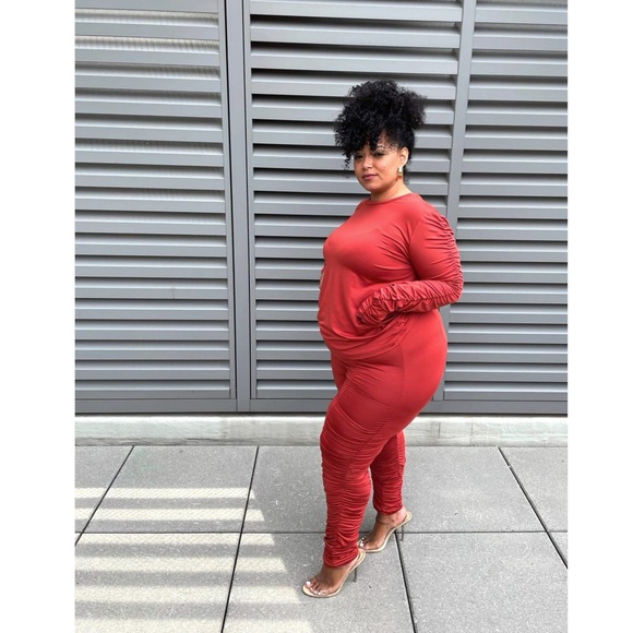 Abby Ruched Set - Picture 4 of 4